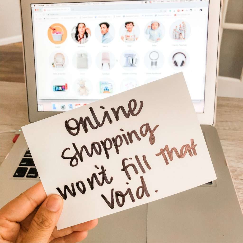 A hand-written note about online shopping in front of a laptop